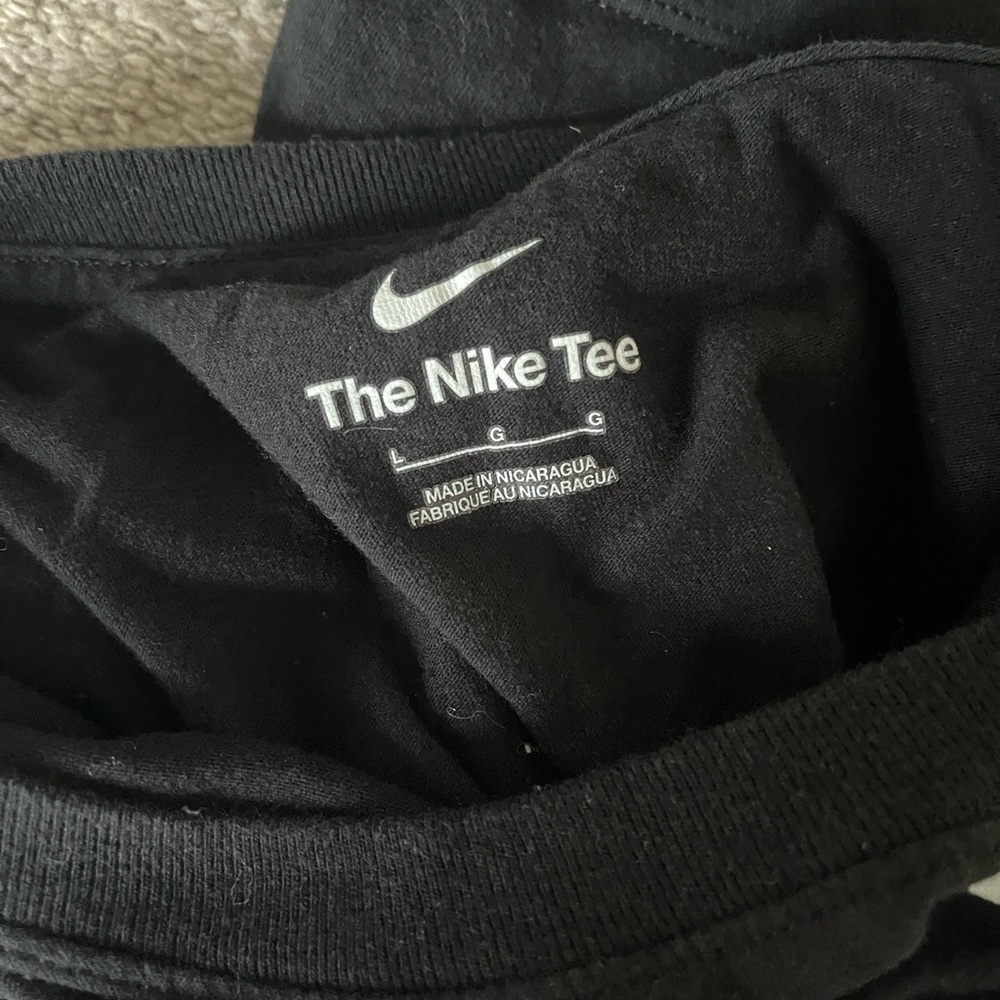 Graphic Nike tee - Picture 2 of 2